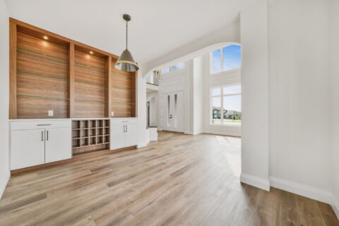 LOT 57 - VERSAILLES LIVING