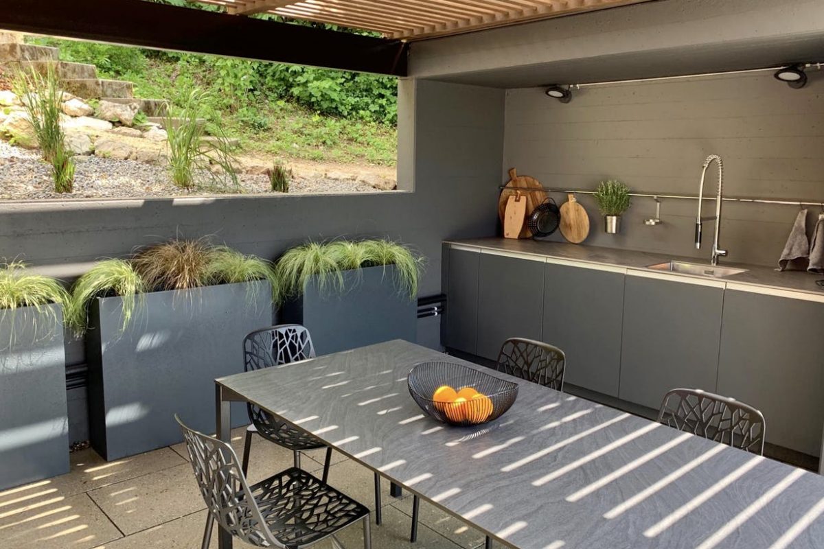 outdoorkitchen-forest-house